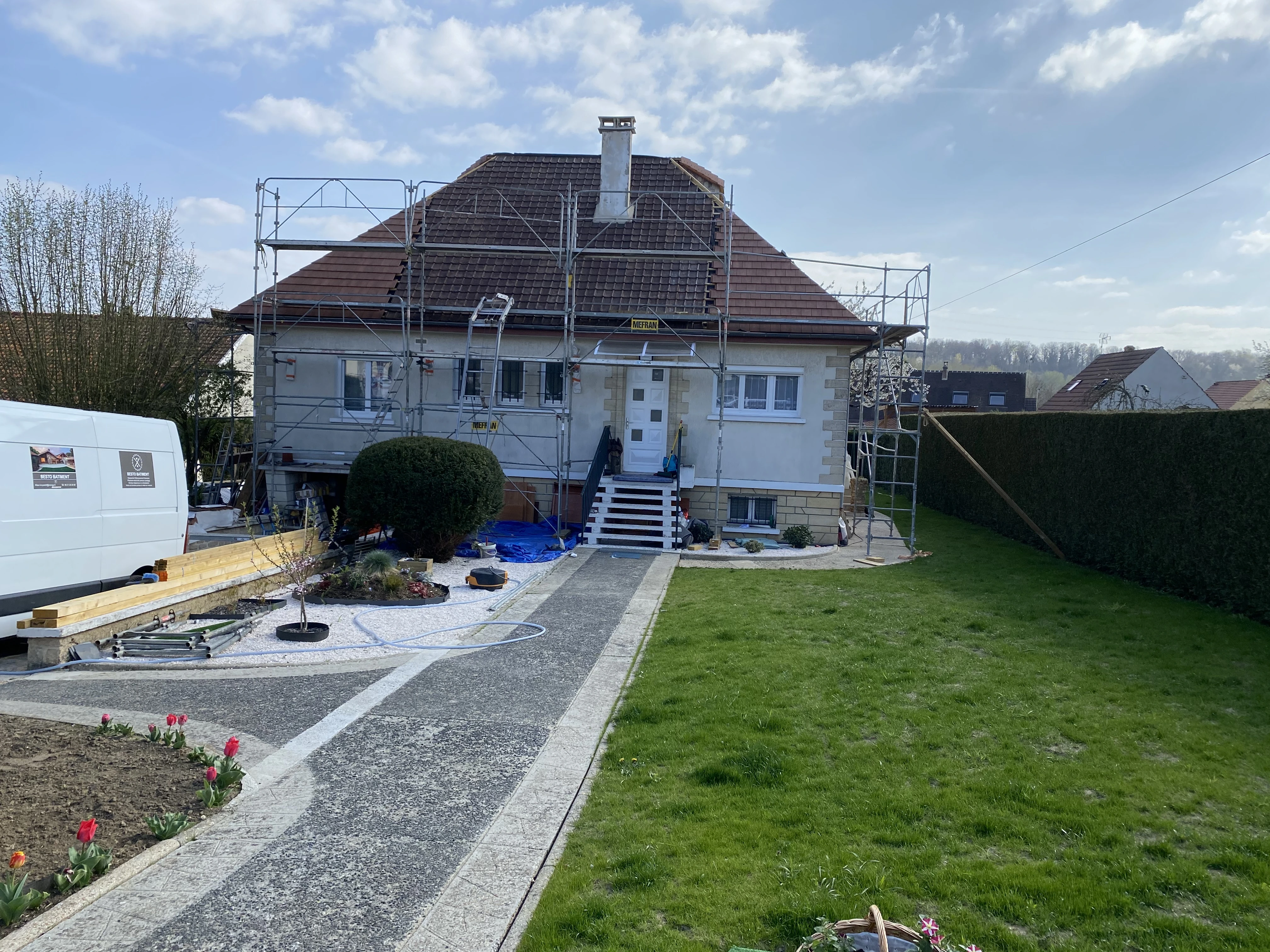 maison pendant travaux de couverture et charpente